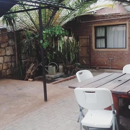 Villa Africa Guesthouse 추메브 외부 사진
