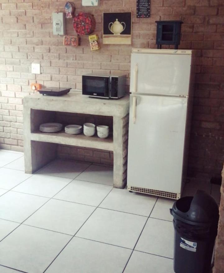 Villa Africa Guesthouse 추메브 외부 사진