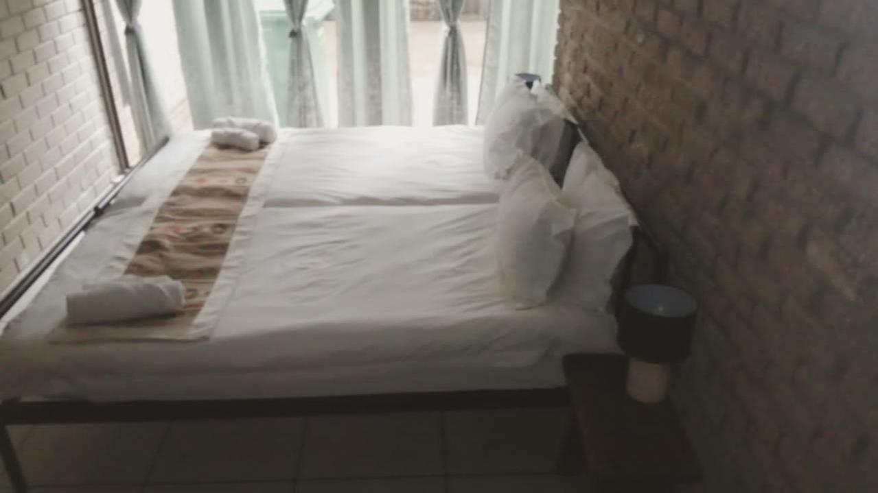 Villa Africa Guesthouse 추메브 외부 사진