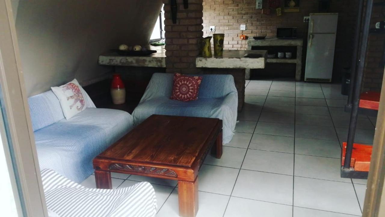 Villa Africa Guesthouse 추메브 외부 사진