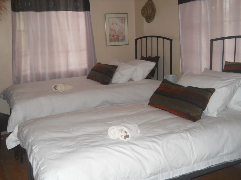 Villa Africa Guesthouse 추메브 외부 사진