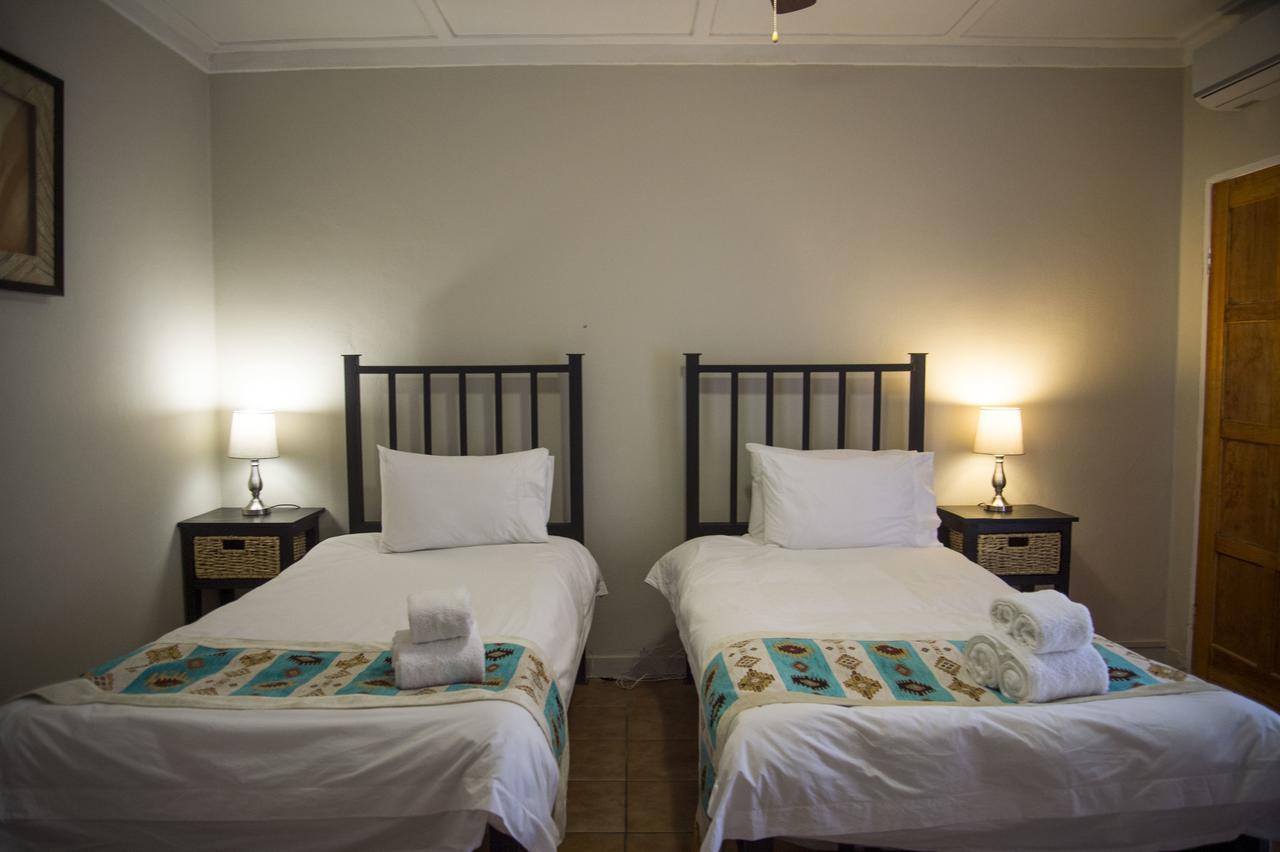Villa Africa Guesthouse 추메브 외부 사진