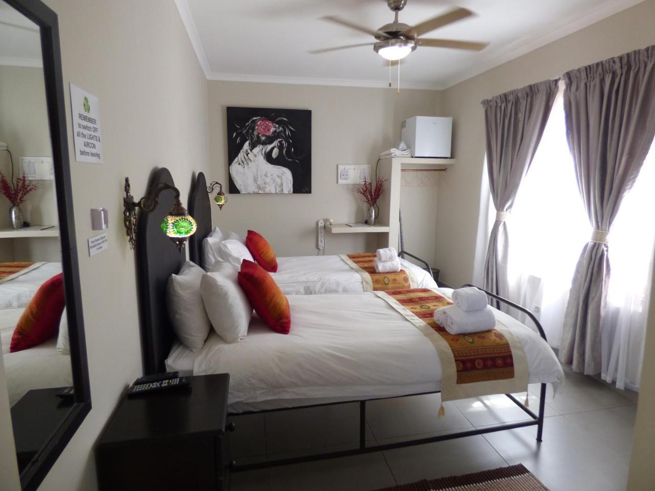 Villa Africa Guesthouse 추메브 외부 사진