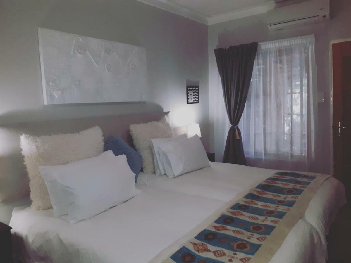 Villa Africa Guesthouse 추메브 외부 사진
